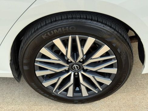 Used 2025 Nissan Altima 2.5 SV FWD image 30