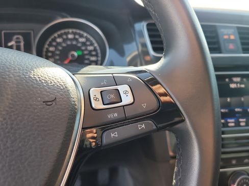 Used 2021 Volkswagen Golf 4-Door image 29