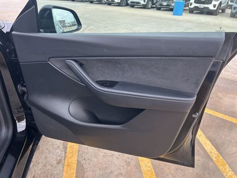 Used 2021 Tesla Model Y Long Range image 9