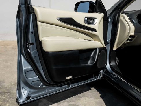 Used 2019 INFINITI QX60 Luxe w/ Essential Package image 49