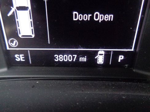 Used 2020 Chevrolet Equinox LS w/ LPO, Floor Liner Package AWD/4WD image 16