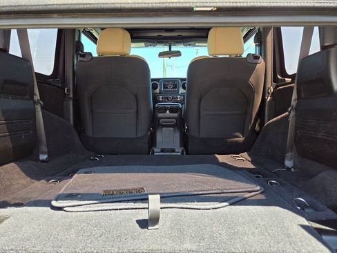 Used 2019 Jeep Wrangler Sport image 14