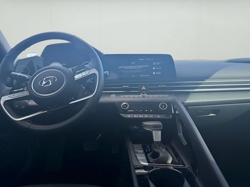 Used 2023 Hyundai Elantra Limited FWD image 9