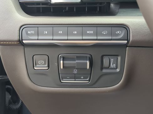 Certified 2022 Cadillac Escalade Premium Luxury w/ Performance Package image 17