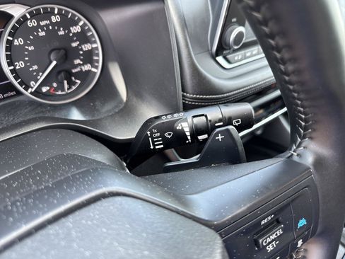 Used 2025 Nissan Rogue SV FWD image 23