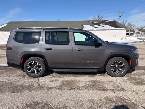 Used 2023 Jeep Wagoneer Series III w/ Preferred Equipment Group image 9