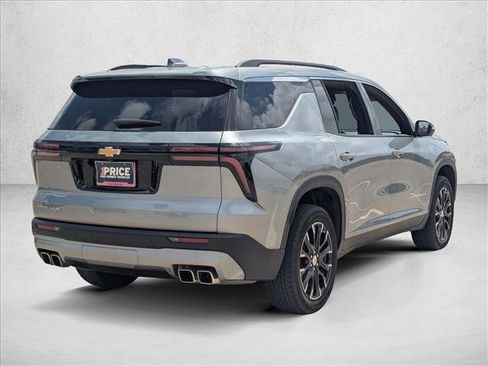 Used 2025 Chevrolet Traverse LT w/ Sun and Wheel Package image 6