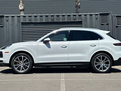 Certified 2023 Porsche Cayenne w/ Premium Package AWD/4WD image 2