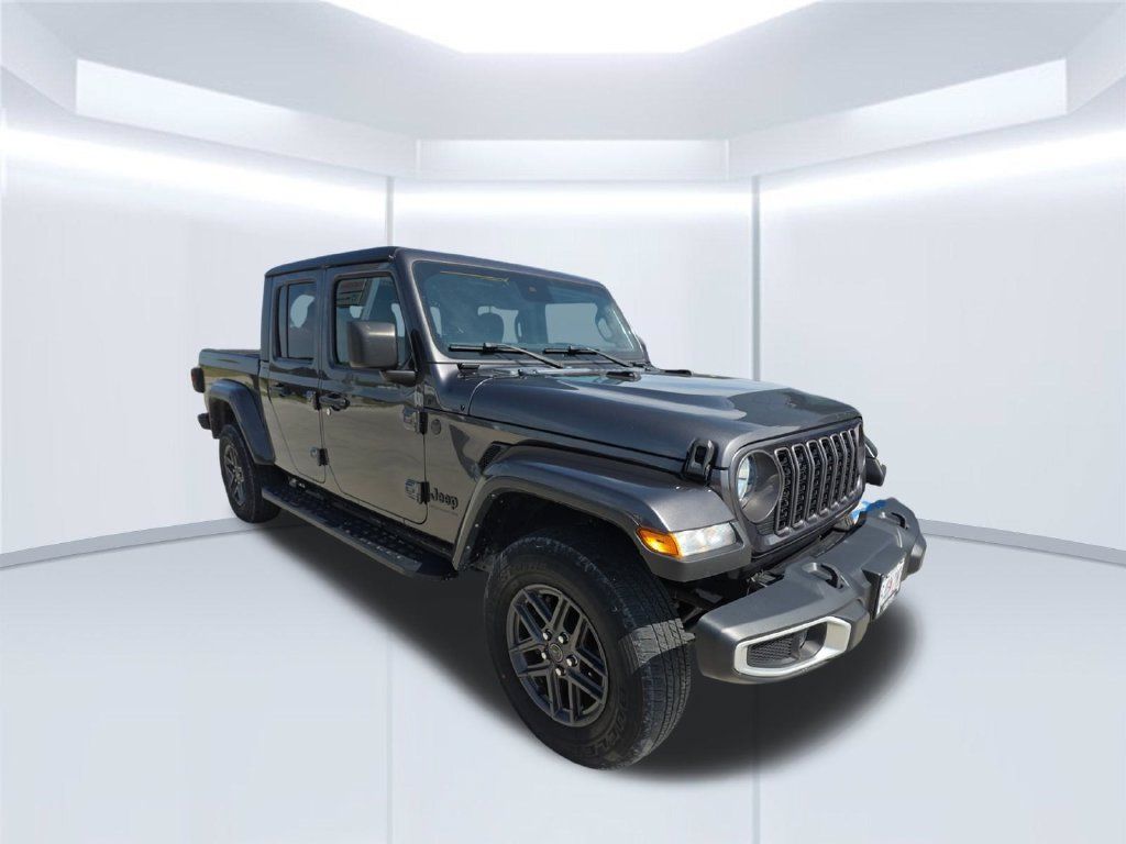 Used 2024 Jeep Gladiator Sport AWD/4WD image 10