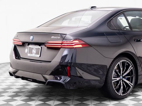 New 2027 BMW 550e xDrive AWD/4WD image 37