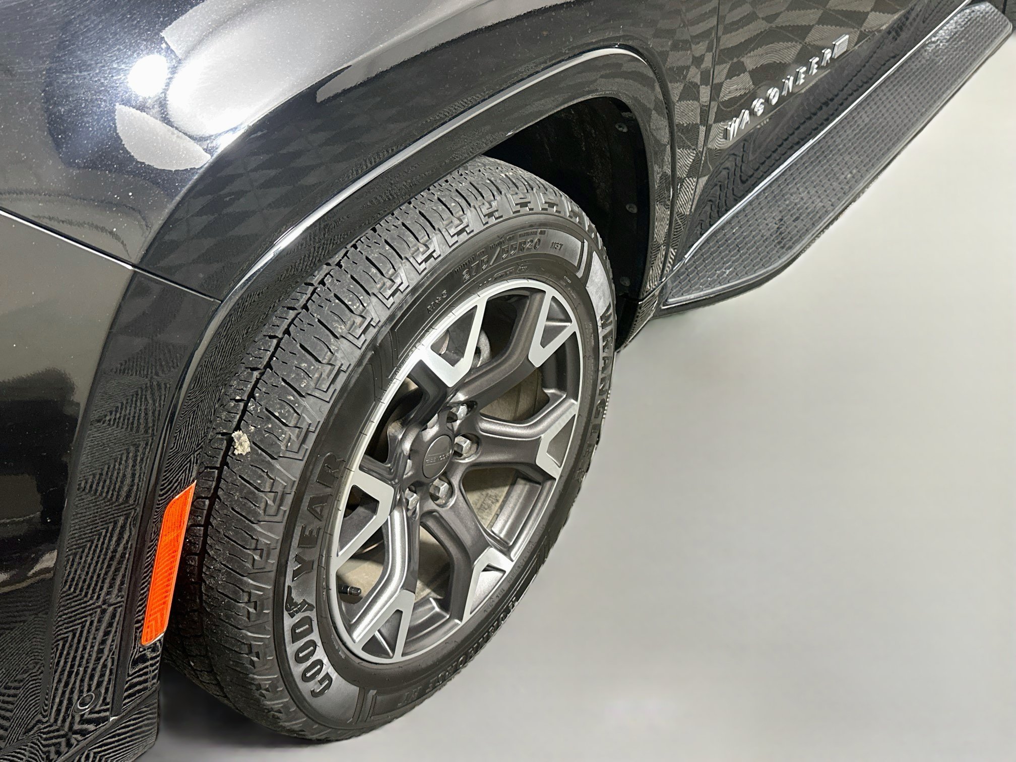 Used 2024 Jeep Wagoneer Series III AWD/4WD image 13