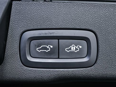 Used 2023 Volvo XC60 B5 Plus w/ Protection Package Premier image 32