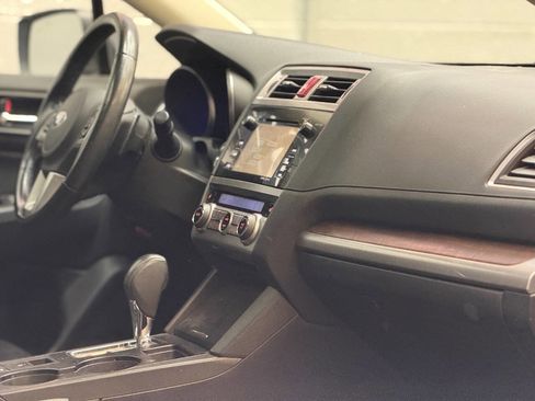 Used 2015 Subaru Outback 2.5i Limited image 2