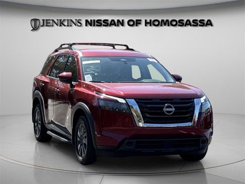 Certified 2024 Nissan Armada SL w/ Captain's Chairs Package image 5