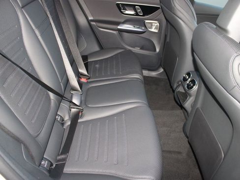 Used 2026 Mercedes-Benz GLC 300 image 32