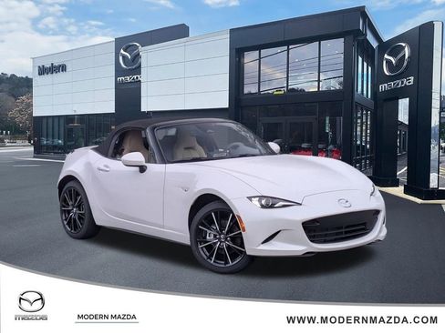 New 2026 MAZDA MX-5 Miata Grand Touring RWD image 2