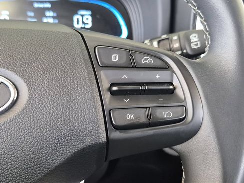 Used 2025 Hyundai Venue SEL FWD image 15