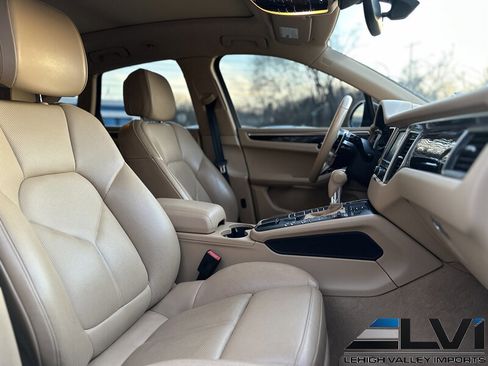 Used 2016 Porsche Macan S image 27