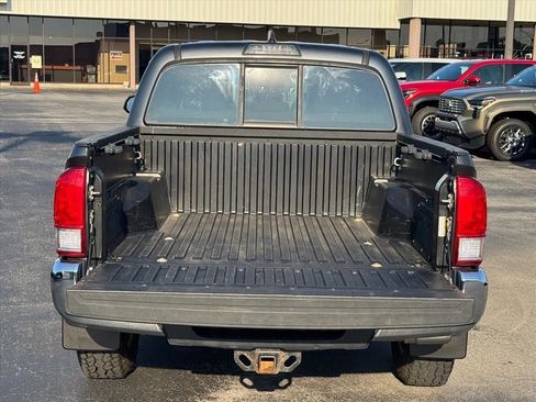 Used 2017 Toyota Tacoma SR5 w/ Tow Package AWD/4WD image 18