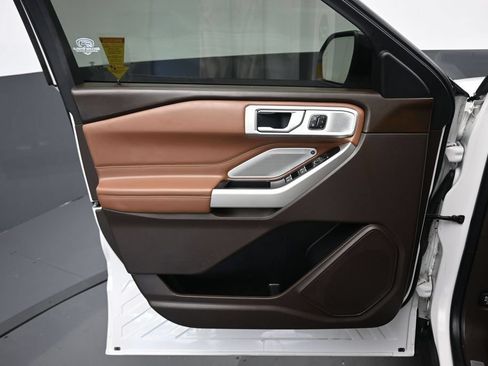 Used 2021 Ford Explorer King Ranch w/ Premium Technology Package AWD/4WD image 9