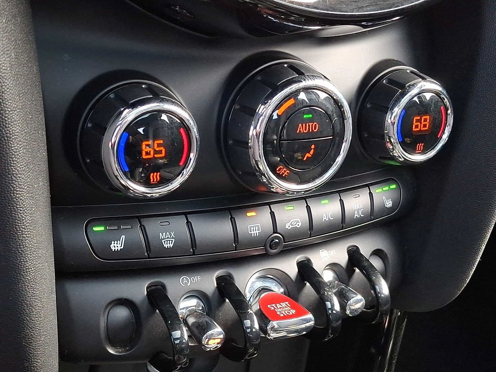Used 2024 MINI Cooper 4-Door Hardtop FWD image 14