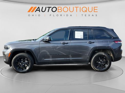 Used 2025 Jeep Grand Cherokee Altitude AWD/4WD image 2