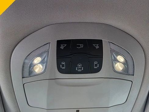 Used 2023 Chrysler Pacifica Touring-L FWD image 21