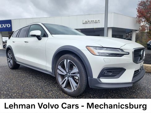 Certified 2025 Volvo V60 B5 Cross Country Plus image 1