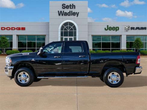 Used 2024 RAM 2500 Tradesman w/ Chrome Appearance Group image 4