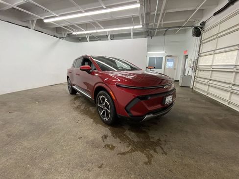 Used 2025 Chevrolet Equinox EV LT w/ Convenience Package image 8