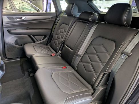 Used 2025 Volkswagen Atlas Cross Sport SE AWD/4WD image 24