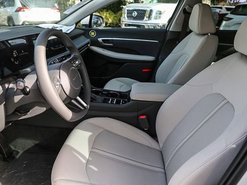 Certified 2025 Hyundai Sonata SE image 18