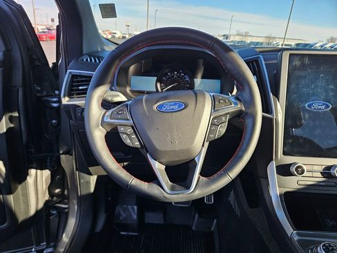 Used 2023 Ford Edge ST-Line w/ Class II Trailer Tow Package image 17