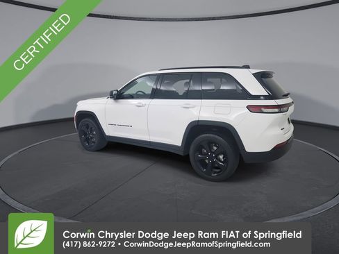 Certified 2023 Jeep Grand Cherokee Limited w/ Black Appearance Package image 6