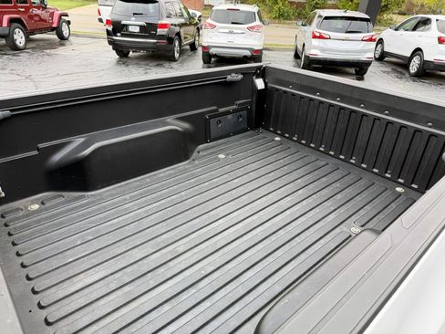 Used 2018 Toyota Tacoma SR image 20