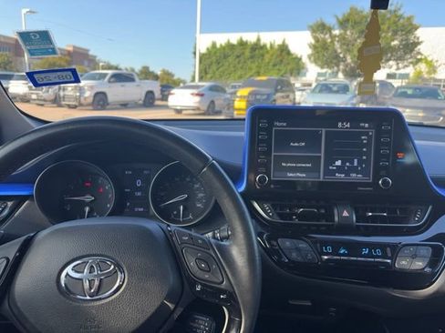Used 2020 Toyota C-HR XLE FWD image 10