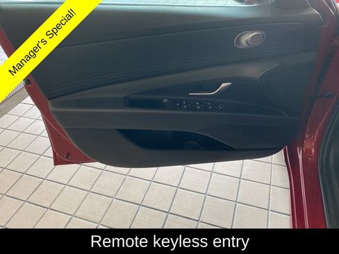 Used 2025 Hyundai Elantra SEL FWD image 10