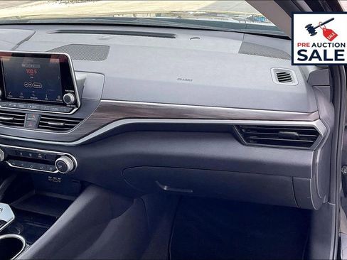 Used 2024 Nissan Altima 2.5 SV FWD image 16