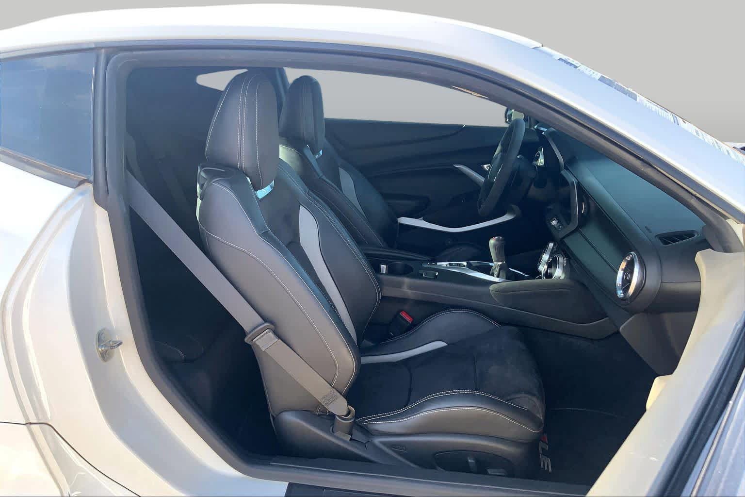 Used 2018 Chevrolet Camaro SS RWD image 8