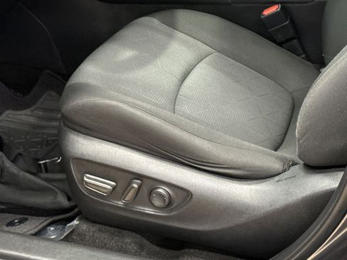 Used 2023 Toyota RAV4 XLE w/ Convenience Package FWD image 15