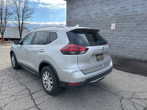 Used 2020 Nissan Rogue SV image 3