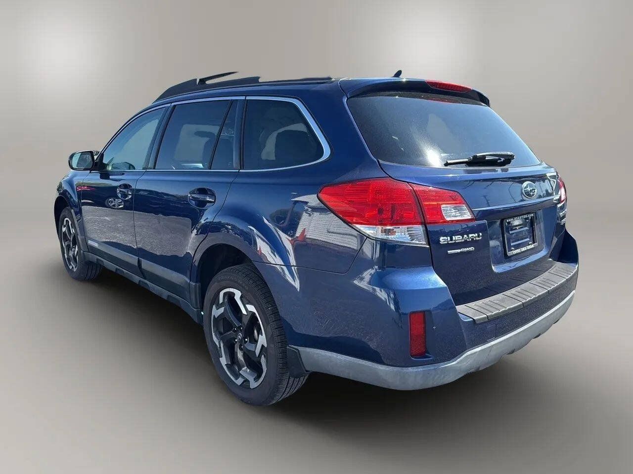 Used 2011 Subaru Outback 3.6R Limited AWD/4WD image 5