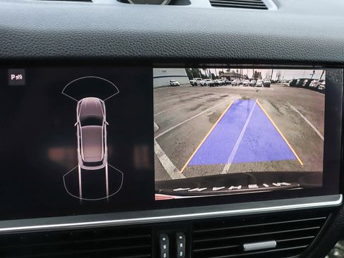 Used 2021 Porsche Cayenne w/ Driver Memory Package image 22