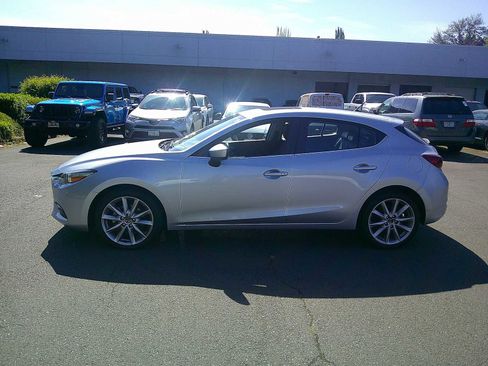 Used 2017 MAZDA MAZDA3 Touring FWD image 2
