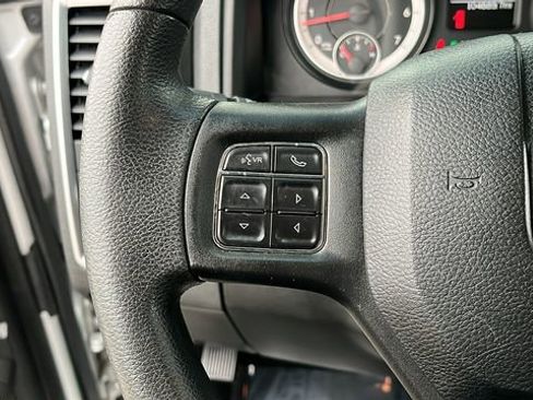 Used 2019 RAM 1500 Classic SLT image 9