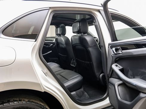 Used 2023 Porsche Macan AWD/4WD image 48