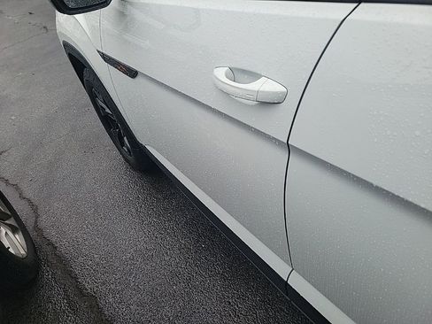 Used 2024 Volkswagen Atlas Peak Edition SE image 17