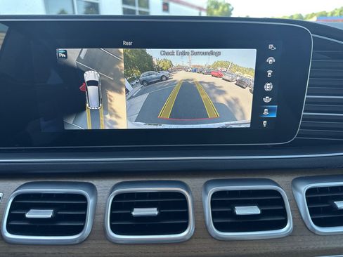 Used 2023 Mercedes-Benz GLS 450 4MATIC image 15