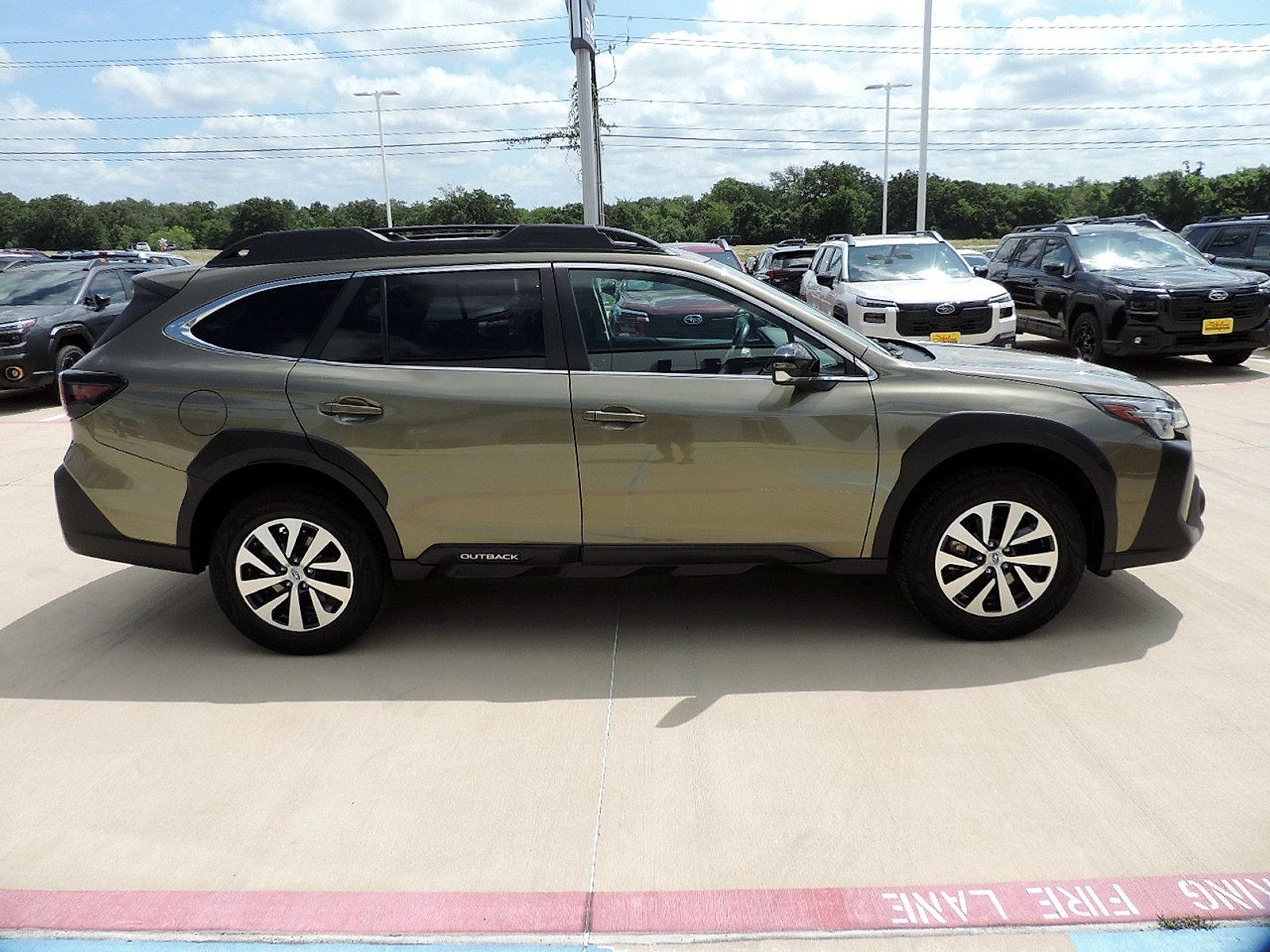 Used 2024 Subaru Outback Premium AWD/4WD image 4