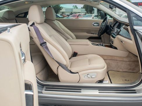 Used 2019 Rolls-Royce Wraith RWD image 24